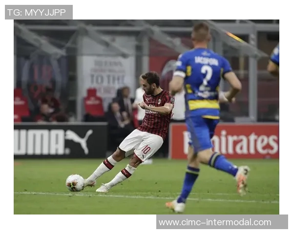 足球明星在比赛中精彩射门瞬间的震撼图片展示与分析